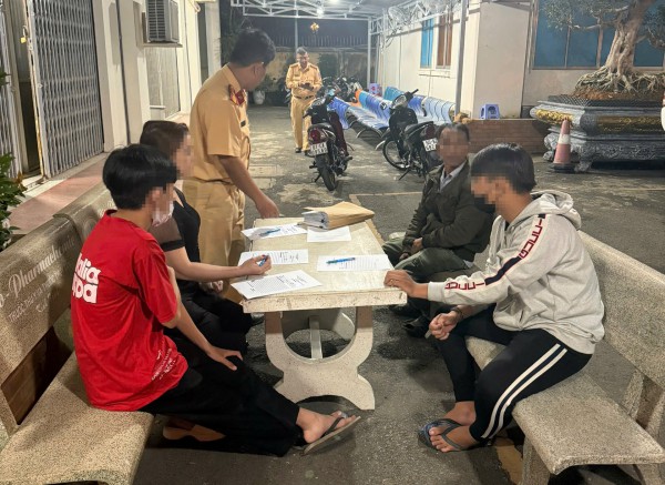 Clip học sinh chạy xe độ, che biển số: CSGT TP.HCM phạt cả học sinh lẫn chủ xe