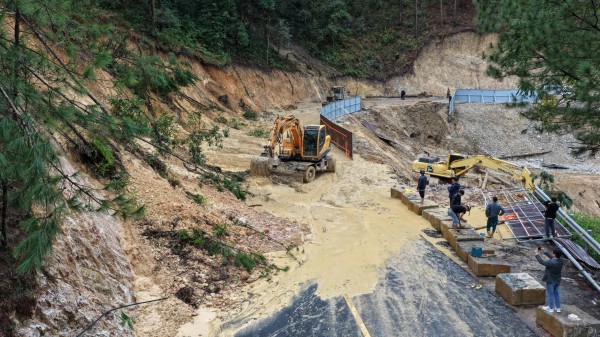 Cố gắng thông đèo Mimosa và đèo Gia Bắc trong ngày 4.12 Cố gắng thông đèo Mimosa và đèo Gia Bắc trong ngày 4.12