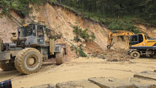 Cố gắng thông đèo Mimosa và đèo Gia Bắc trong ngày 4.12 Cố gắng thông đèo Mimosa và đèo Gia Bắc trong ngày 4.12