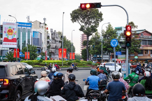 Có nên tháo dỡ vòng xoay ở TP.HCM: Xây thêm cầu vượt, hầm chui