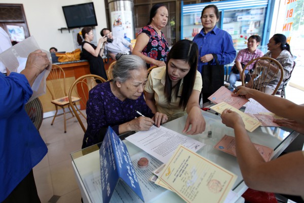 Có thể nhận lương hưu, trợ cấp BHXH bằng 3 hình thức