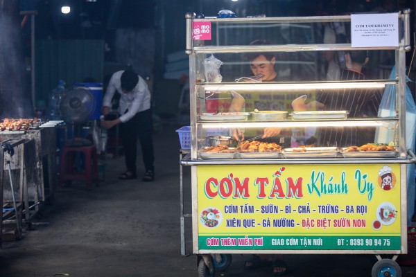 Cơm sinh viên: ‘Ăn qua loa rồi vùi đầu học hành, làm thêm là sai lầm’