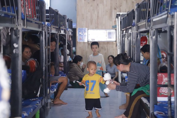 'Con muốn sống': 3,9 tỉ đồng đến với 43 bệnh nhi ung thư