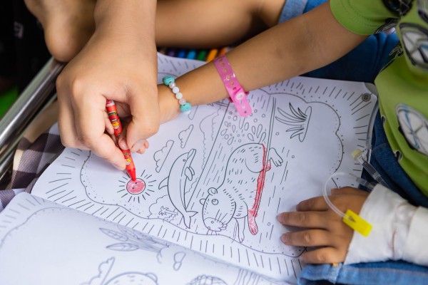 Con muốn sống: Gia đình cạn tiền, bé trai Gia Rai nguy cơ dừng điều trị ung thư