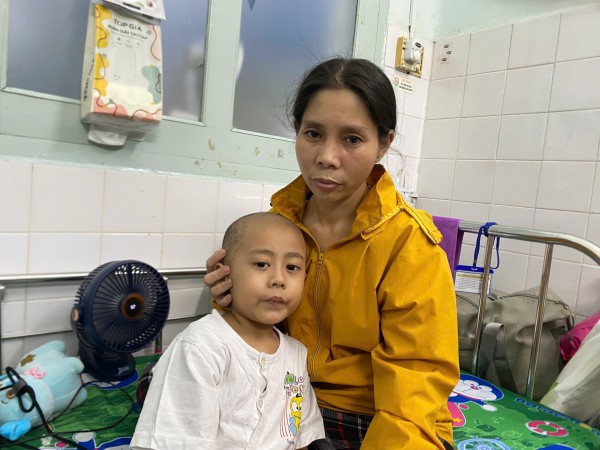 Con muốn sống: Vét 7 triệu đồng tiền cưới, người mẹ nghèo cứu con ung thư máu Con muốn sống: Vét 7 triệu đồng tiền cưới, người mẹ nghèo cứu con ung thư máu