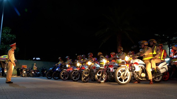 Công an Huế quyết liệt xử lý thanh thiếu niên chạy xe lạng lách, gây rối Công an Huế quyết liệt xử lý thanh thiếu niên chạy xe lạng lách, gây rối