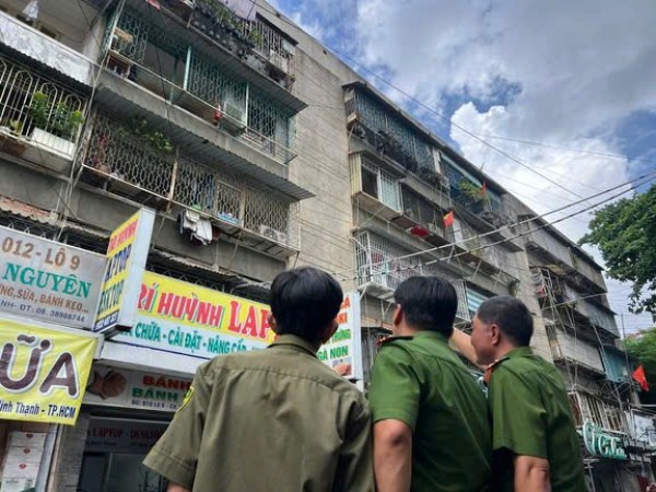 Công an TP.HCM cảnh báo nguy cơ cháy nổ đặc biệt cao tại nhà ở kết hợp kinh doanh Công an TP.HCM cảnh báo nguy cơ cháy nổ đặc biệt cao tại nhà ở kết hợp kinh doanh