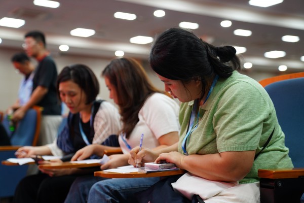 Công an TP.HCM đưa tài khoản định danh điện tử đến gần với người nước ngoài Công an TP.HCM đưa tài khoản định danh điện tử đến gần với người nước ngoài