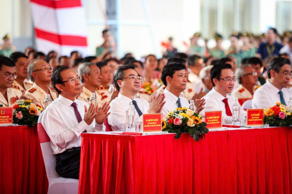 Công an TP.HCM luôn xung kích tuyến đầu bảo vệ bình yên cho nhân dân Công an TP.HCM luôn xung kích tuyến đầu bảo vệ bình yên cho nhân dân