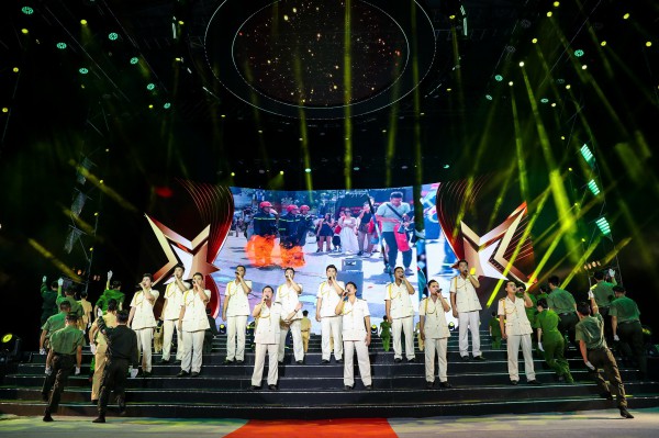 Công an TP.HCM luôn xung kích tuyến đầu bảo vệ bình yên cho nhân dân Công an TP.HCM luôn xung kích tuyến đầu bảo vệ bình yên cho nhân dân