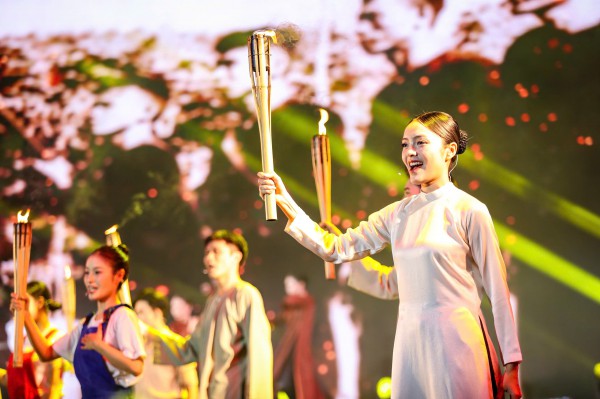 Công an TP.HCM luôn xung kích tuyến đầu bảo vệ bình yên cho nhân dân Công an TP.HCM luôn xung kích tuyến đầu bảo vệ bình yên cho nhân dân