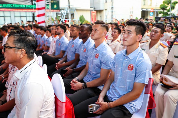 Công an TP.HCM luôn xung kích tuyến đầu bảo vệ bình yên cho nhân dân Công an TP.HCM luôn xung kích tuyến đầu bảo vệ bình yên cho nhân dân