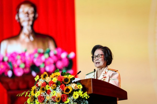 Công an TP.HCM luôn xung kích tuyến đầu bảo vệ bình yên cho nhân dân Công an TP.HCM luôn xung kích tuyến đầu bảo vệ bình yên cho nhân dân