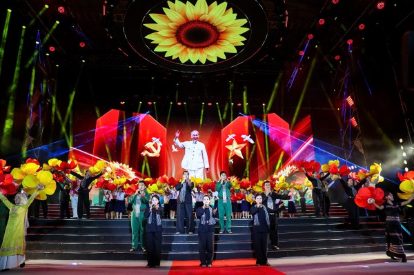 Công an TP.HCM luôn xung kích tuyến đầu bảo vệ bình yên cho nhân dân Công an TP.HCM luôn xung kích tuyến đầu bảo vệ bình yên cho nhân dân