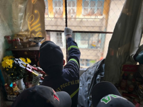 Công an TP.HCM tiếp tục 'đi từng ngõ, gõ từng nhà' xóa 'chuồng cọp' Công an TP.HCM tiếp tục 'đi từng ngõ, gõ từng nhà' xóa 'chuồng cọp'