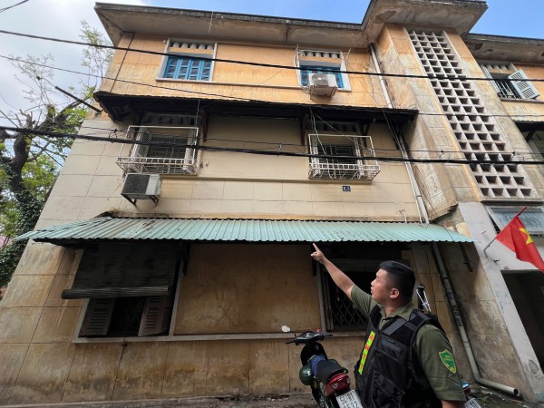 Công an TP.HCM tiếp tục 'đi từng ngõ, gõ từng nhà' xóa 'chuồng cọp' Công an TP.HCM tiếp tục 'đi từng ngõ, gõ từng nhà' xóa 'chuồng cọp'