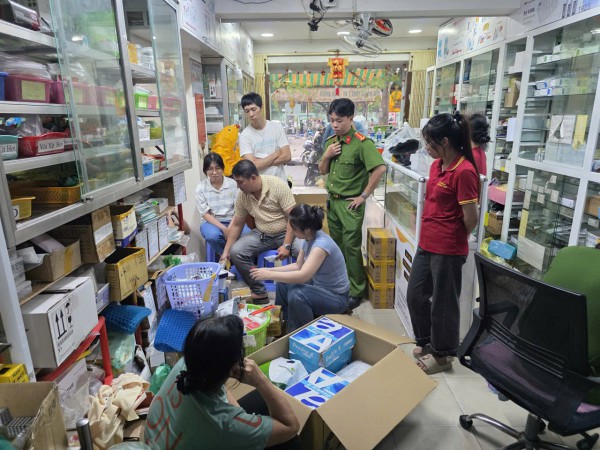 Công an TP.HCM triệt phá đường dây sản xuất, bán thạch tín dùng trong nha khoa Công an TP.HCM triệt phá đường dây sản xuất, bán thạch tín dùng trong nha khoa