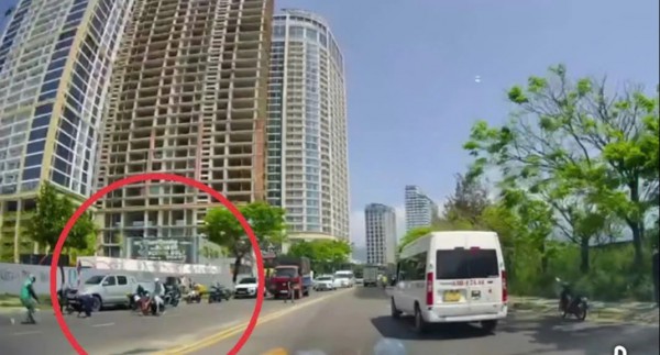 Công an tìm người 'nhặt' 50 triệu đồng đánh rơi ở Đà Nẵng Công an tìm người 'nhặt' 50 triệu đồng đánh rơi ở Đà Nẵng