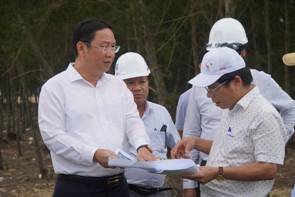 Cửa Lở bồi lấp, ngư dân 'mắc cạn' giữa mùa biển Cửa Lở bồi lấp, ngư dân 'mắc cạn' giữa mùa biển