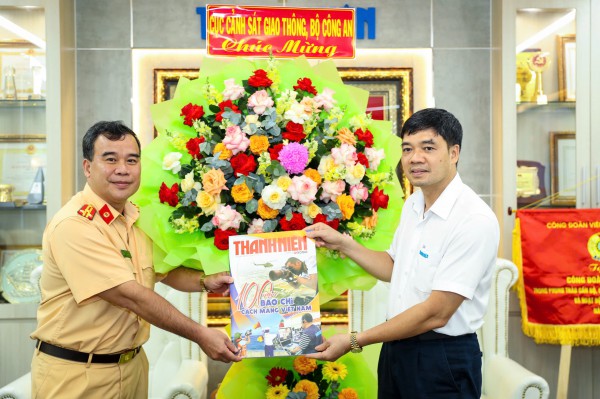 Cục CSGT: Báo Thanh Niên góp phần lan tỏa pháp luật giao thông đến gần người dân Cục CSGT: Báo Thanh Niên góp phần lan tỏa pháp luật giao thông đến gần người dân
