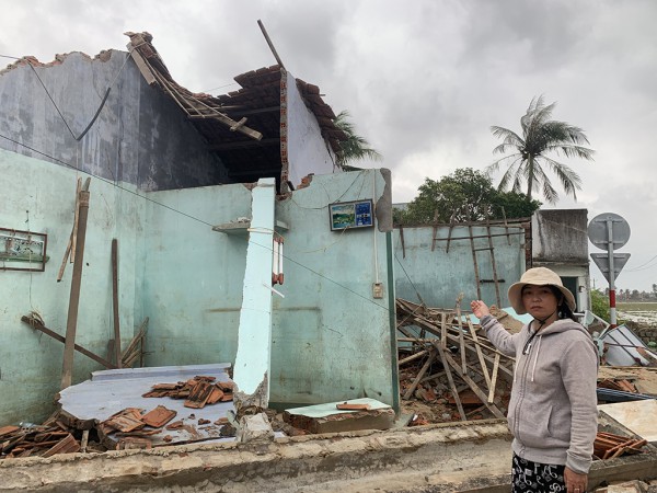 Cùng người dân vùng lũ dựng lại nhà kịp đón tết Cùng người dân vùng lũ dựng lại nhà kịp đón tết
