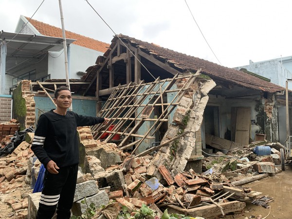 Cùng người dân vùng lũ dựng lại nhà kịp đón tết Cùng người dân vùng lũ dựng lại nhà kịp đón tết