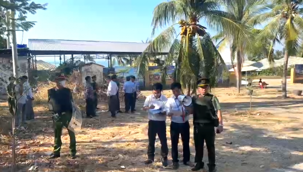 Cưỡng chế thu hồi đất lấn chiếm tại Mũi Né Cưỡng chế thu hồi đất lấn chiếm tại Mũi Né