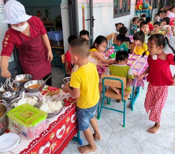 Dai dẳng vụ tố trưởng phòng GD-ĐT ép trường học chọn doanh nghiệp cung cấp thực phẩm