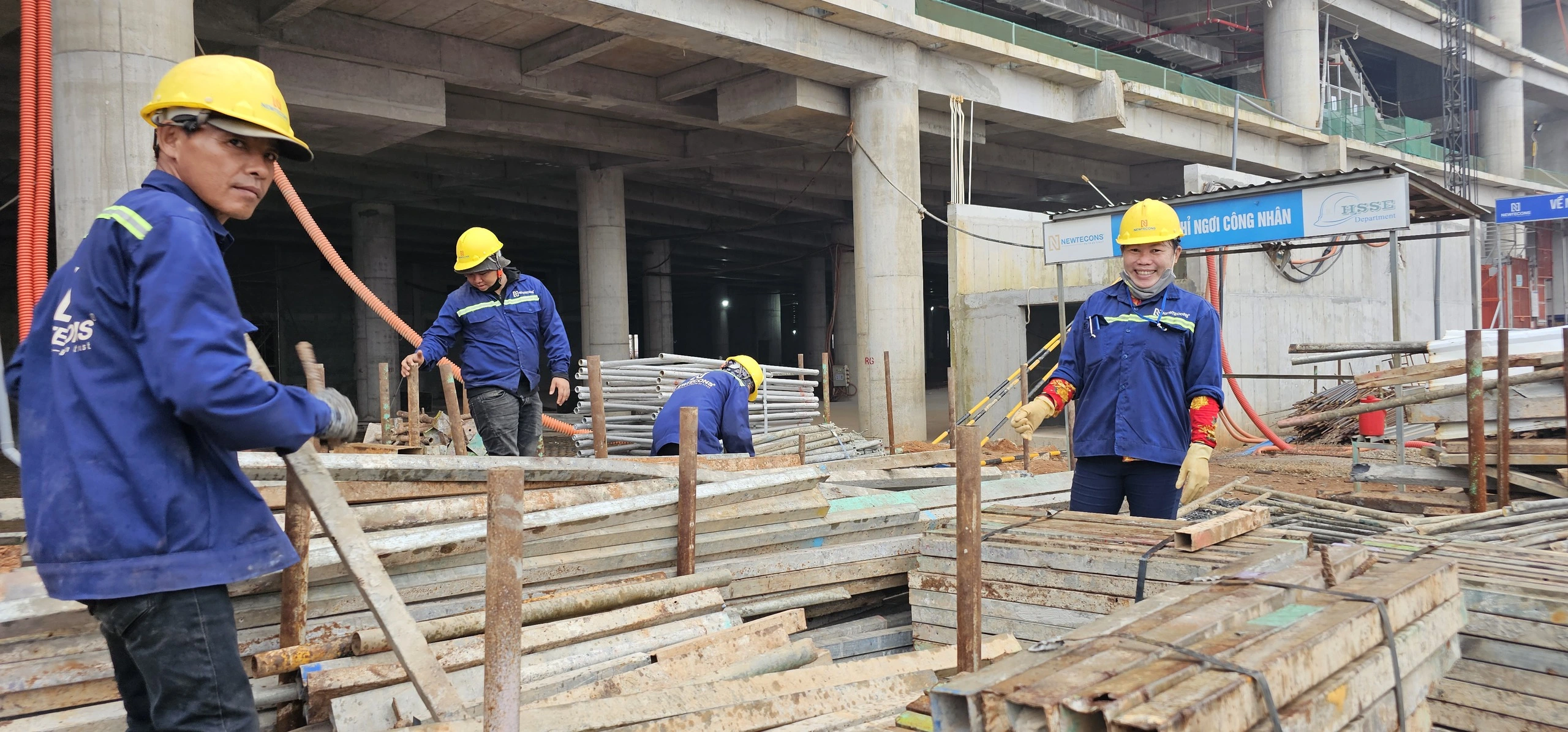 Dàn kết cấu thép 'khủng' tại nhà ga sân bay Long Thành lắp đặt tới đâu?