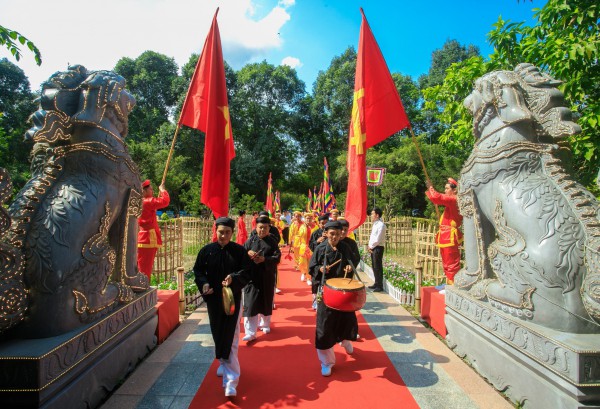 Dâng hương giỗ tổ Hùng Vương tại Hoa viên nghĩa trang Bình Dương