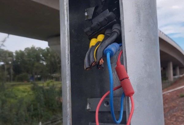 Dây điện trên cao tốc Biên Hòa - Vũng Tàu lại bị cắt trộm