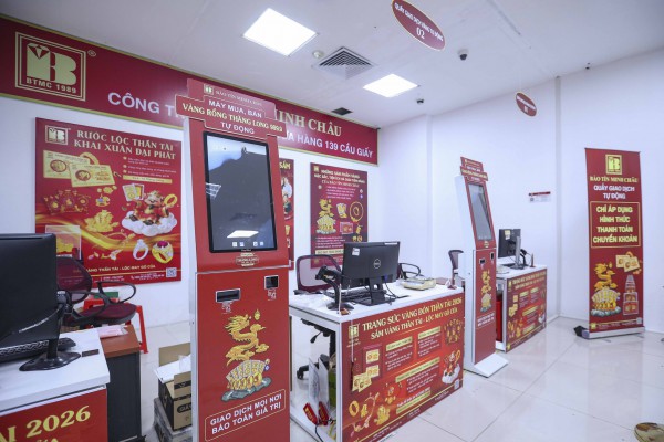 Dậy từ tờ mờ sáng 'săn' tượng ngựa bằng vàng trong ngày vía Thần tài Dậy từ tờ mờ sáng 'săn' tượng ngựa bằng vàng trong ngày vía Thần tài