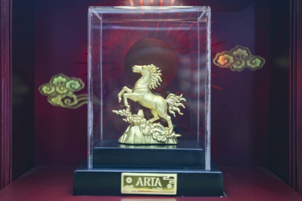 Dậy từ tờ mờ sáng 'săn' tượng ngựa bằng vàng trong ngày vía Thần tài Dậy từ tờ mờ sáng 'săn' tượng ngựa bằng vàng trong ngày vía Thần tài