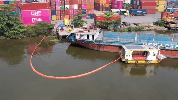 Diễn tập ứng phó sự cố tràn dầu trên sông Sài Gòn
