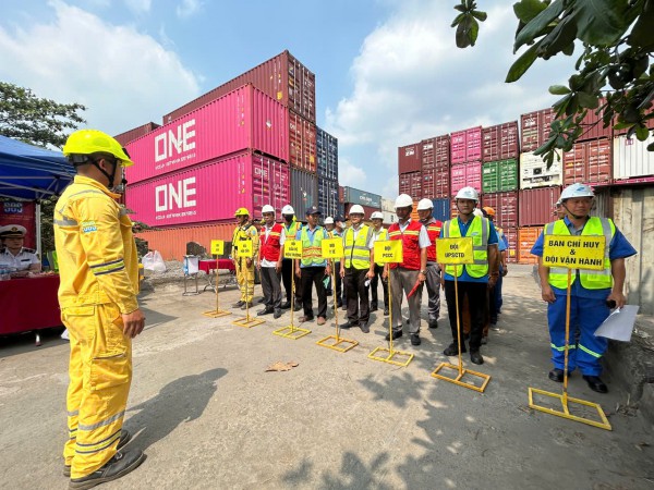 Diễn tập ứng phó sự cố tràn dầu trên sông Sài Gòn