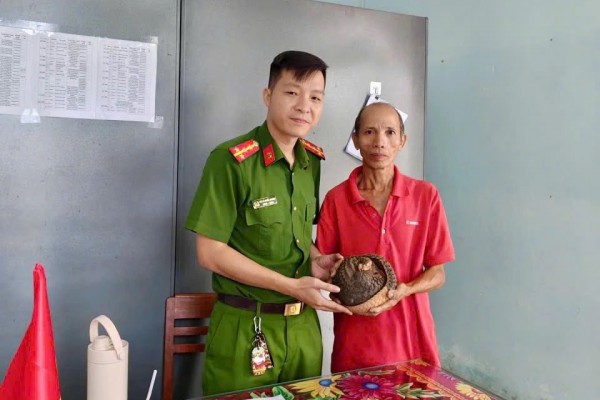 Dọn dẹp sân, giật mình thấy động vật quý hiếm Dọn dẹp sân, giật mình thấy động vật quý hiếm