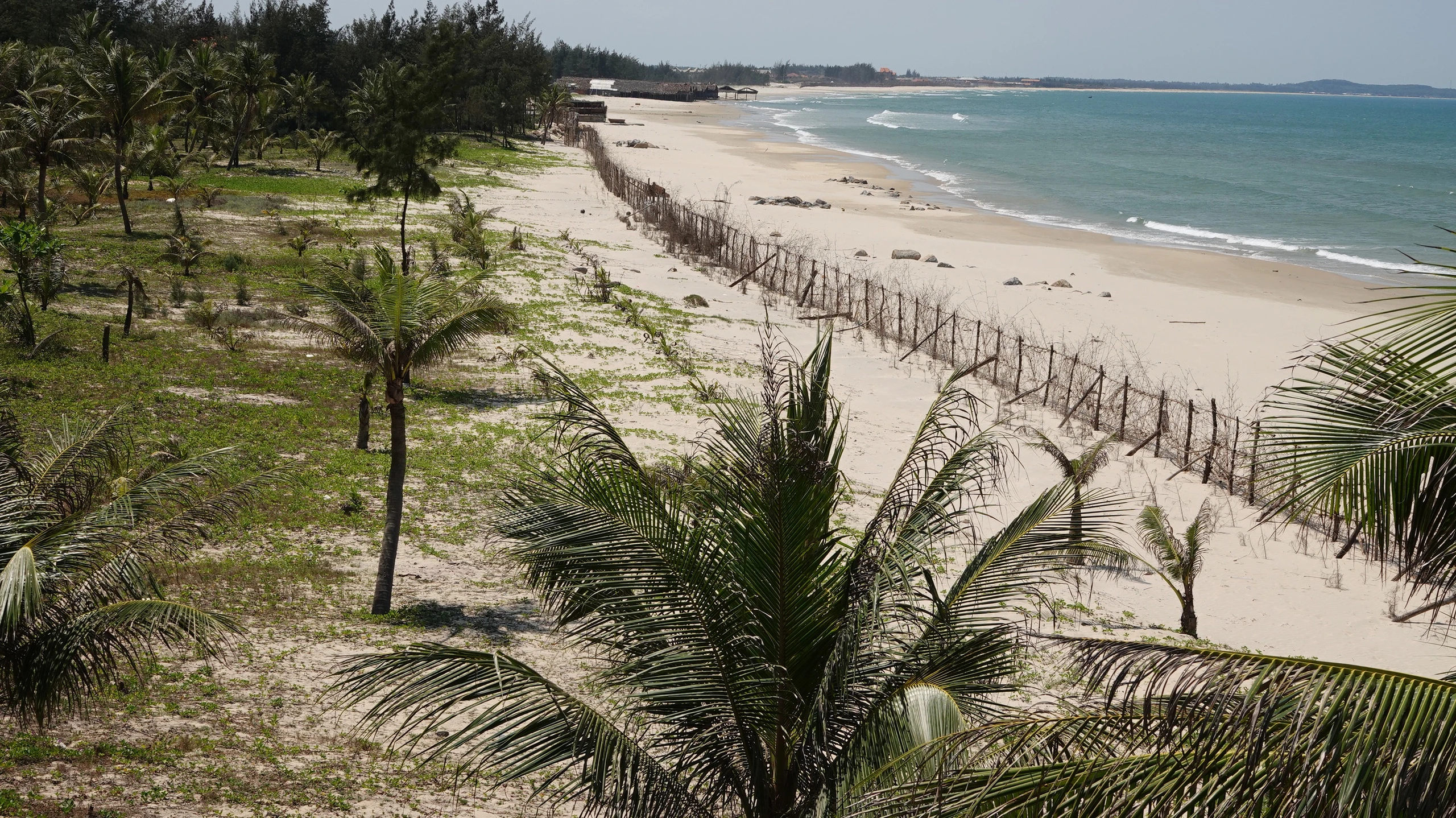 Dự án khu du lịch sinh thái ngàn tỉ bỏ hoang bên bờ biển Quảng Ngãi