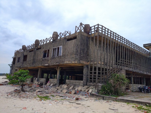 Dự án khu du lịch sinh thái ngàn tỉ bỏ hoang bên bờ biển Quảng Ngãi