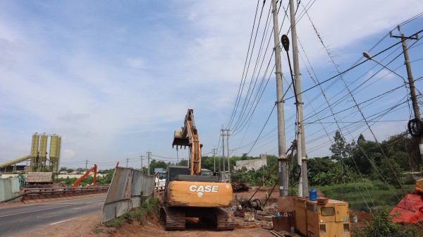 Dự án mở rộng quốc lộ 14 lo nghẽn tiến độ vì... vướng điện lưới Dự án mở rộng quốc lộ 14 lo nghẽn tiến độ vì... vướng điện lưới
