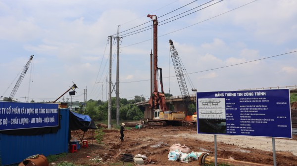 Dự án nâng cấp, mở rộng quốc lộ 14 'bất động' vì chờ di dời trụ điện Dự án nâng cấp, mở rộng quốc lộ 14 'bất động' vì chờ di dời trụ điện