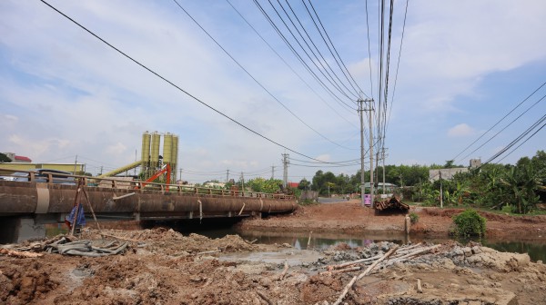 Dự án nâng cấp, mở rộng quốc lộ 14 'bất động' vì chờ di dời trụ điện Dự án nâng cấp, mở rộng quốc lộ 14 'bất động' vì chờ di dời trụ điện