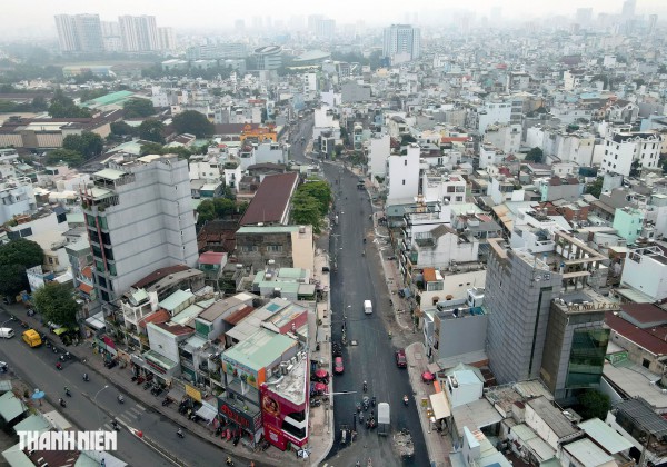 Dự án tuyến Chu Văn An sắp 'về đích', nhiều cột điện vẫn án ngữ giữa đường Dự án tuyến Chu Văn An sắp 'về đích', nhiều cột điện vẫn án ngữ giữa đường