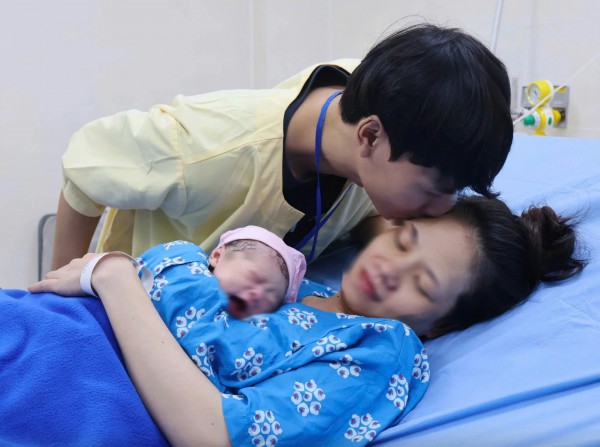 Dự báo dân số Việt Nam giảm mạnh: Đừng đổ lỗi cho phụ nữ ‘lười sinh con’ Dự báo dân số Việt Nam giảm mạnh: Đừng đổ lỗi cho phụ nữ ‘lười sinh con’