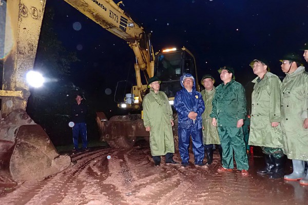 Dù có thông tuyến, cũng chưa nên cho qua lại đèo Khánh Lê Dù có thông tuyến, cũng chưa nên cho qua lại đèo Khánh Lê