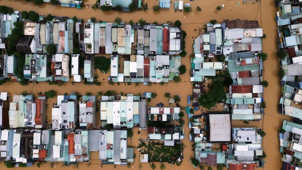 [FLYCAM] Hơn 66.800 ngôi nhà ở Đà Nẵng chìm trong biển nước
