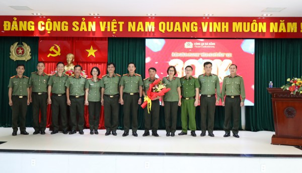 Fanpage Công an Đà Nẵng bứt phá ngoạn mục trên 'mặt trận số' Fanpage Công an Đà Nẵng bứt phá ngoạn mục trên 'mặt trận số'