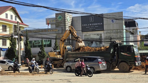 Festival hoa Đà Lạt cận kề nhưng nhiều tuyến đường đang thi công nham nhở