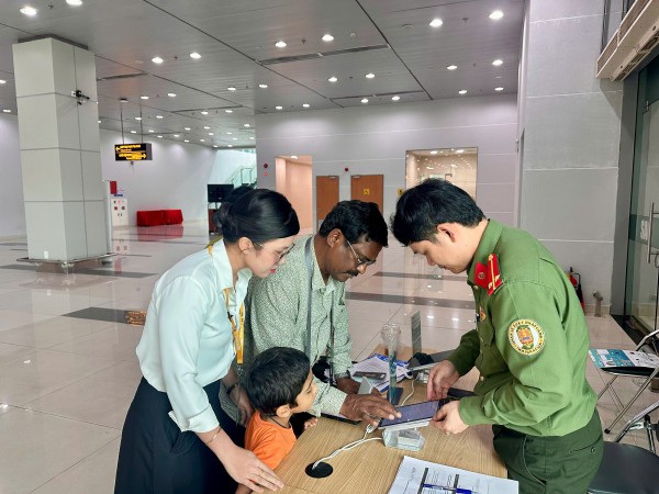 Gần 2.000 khách nước ngoài trải nghiệm 'nhập cảnh thông minh' ở sân bay Phú Quốc