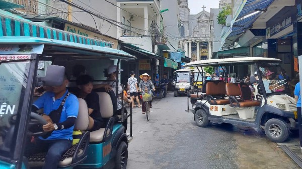 Gần 500 xe điện 4 bánh chở du khách ở Sầm Sơn sắp phải dừng hoạt động Gần 500 xe điện 4 bánh chở du khách ở Sầm Sơn sắp phải dừng hoạt động