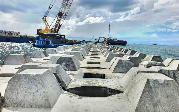 'Gánh' 10 kg chì, thợ lặn ngâm mình hàng giờ để 'hồi sinh' bãi biển Hội An 'Gánh' 10 kg chì, thợ lặn ngâm mình hàng giờ để 'hồi sinh' bãi biển Hội An